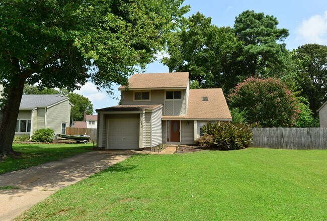 Building Photo - Community Lake-Dock and Private Beach