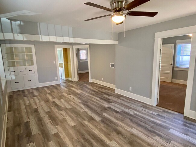 Building Photo - Charming 2 Bedroom Craftsman House w/Porch and Private Back Patio in Hillcrest