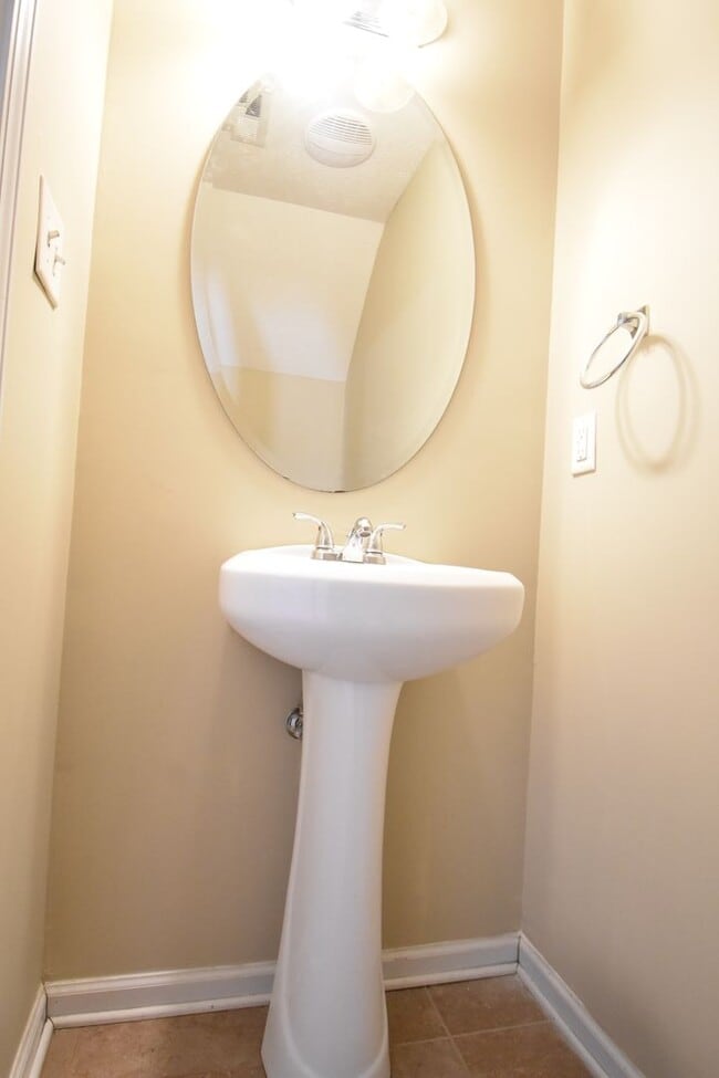 Building Photo - 3 Bedroom and 2.5 Bath Home (No Pets)