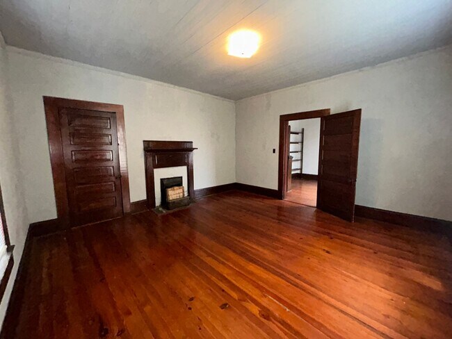 Building Photo - 179 Lagrange St