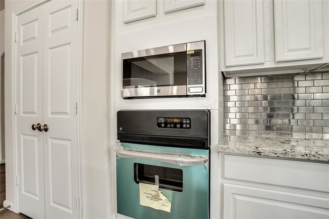 Building Photo - 5818 Pebble Bank Ln