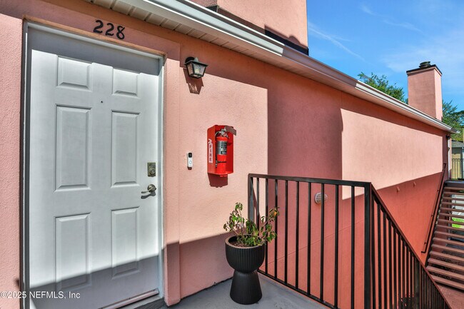 Building Photo - 228 Jardin De Mer Pl