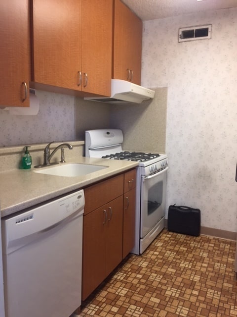 Building Photo - Well maintained 2 bedroom 1 bathroom unit ...