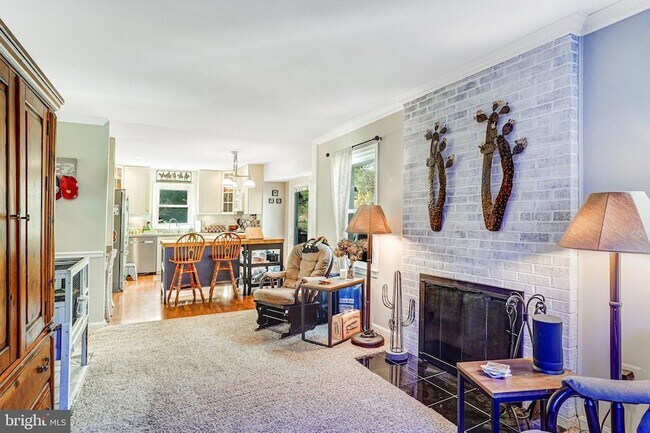 Building Photo - 6302 Shiplett Blvd