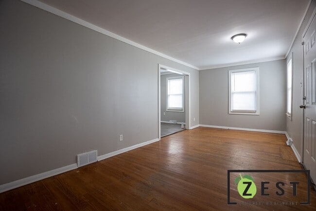 Building Photo - 128 W Muir Ave