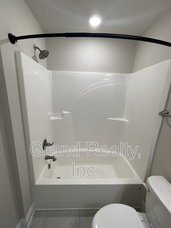 Building Photo - 4293 Castille Ave