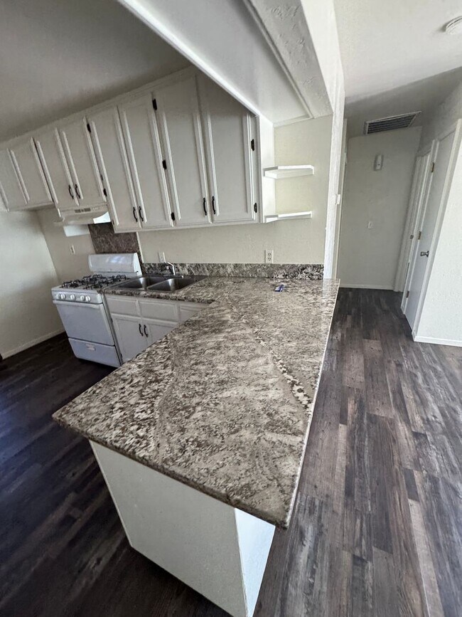 Building Photo - Bridge