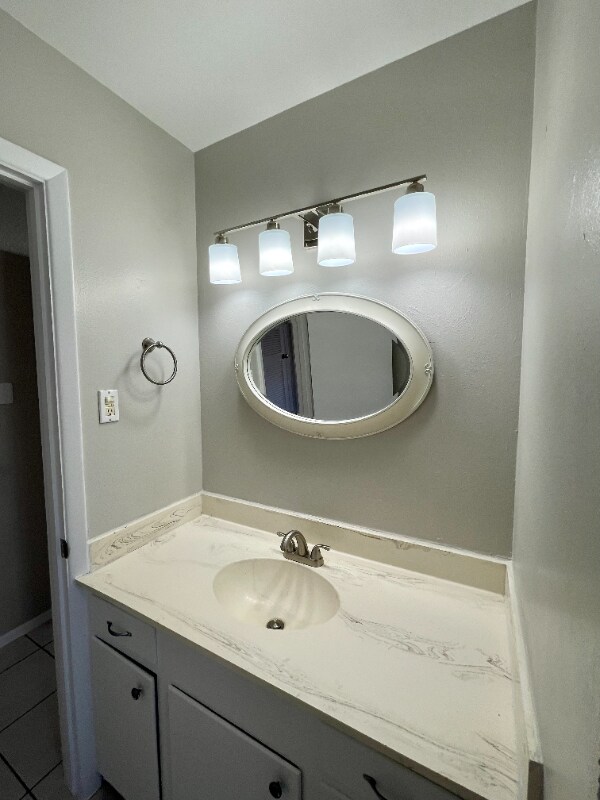 Building Photo - 8631 Mettler Dr