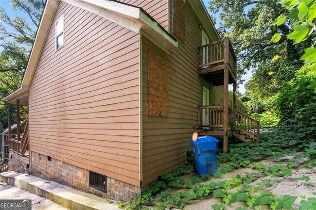 Building Photo - 930 Hall St NW