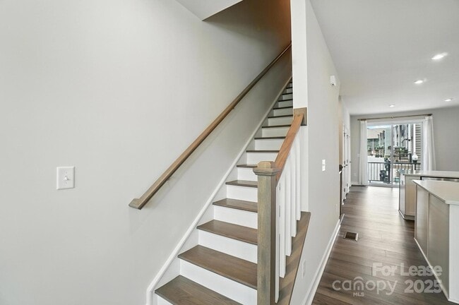 Building Photo - 952 Broad River Ln