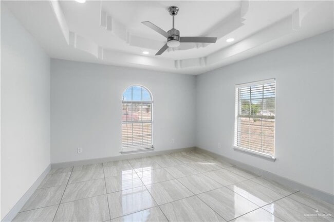 Building Photo - 13 Dana Dr