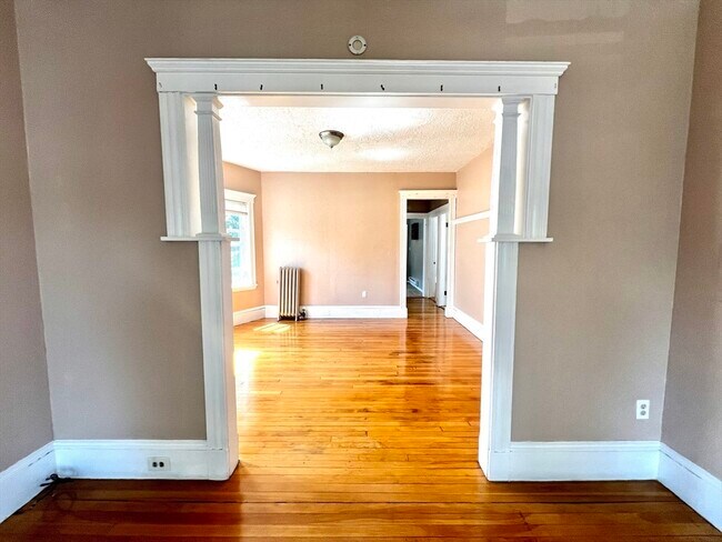 Building Photo - 12 Bailey St