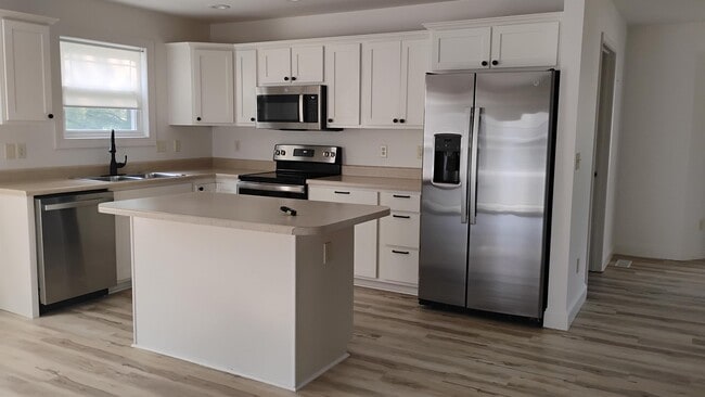 Building Photo - 1701 E Amber Ln