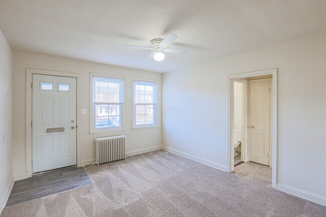 Building Photo - 1018 Stoll St