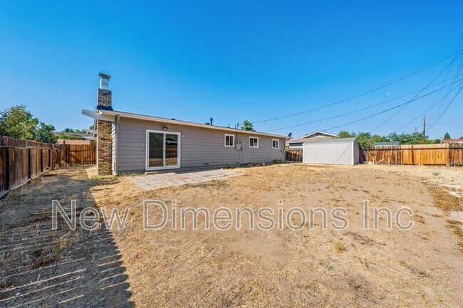 Building Photo - 2565 Pequop St