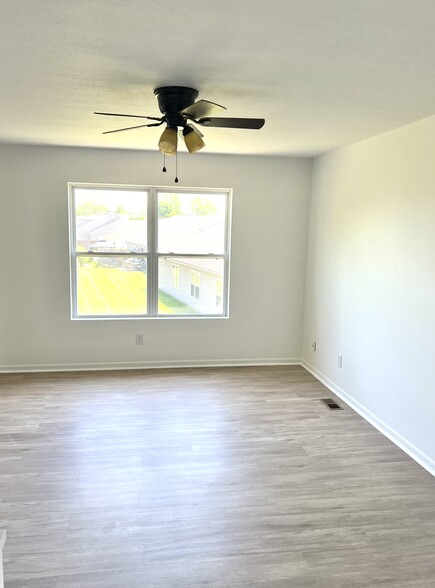 Second of three bedrooms - 1921 Acorn Road