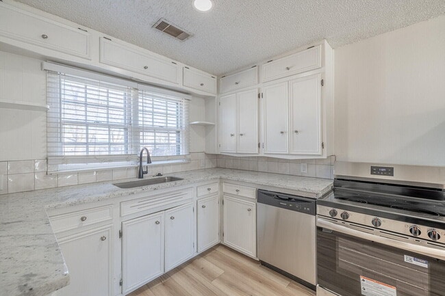 Building Photo - 3514 24th St