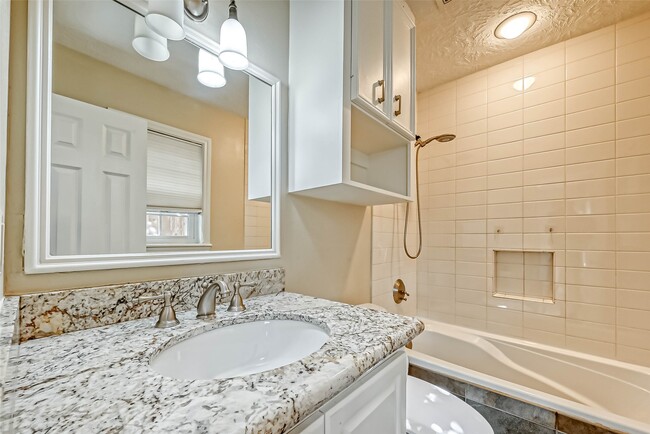 Building Photo - 3710 Linkview Dr