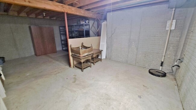 Building Photo - 3 Bed / 3 Bath Single Family Home