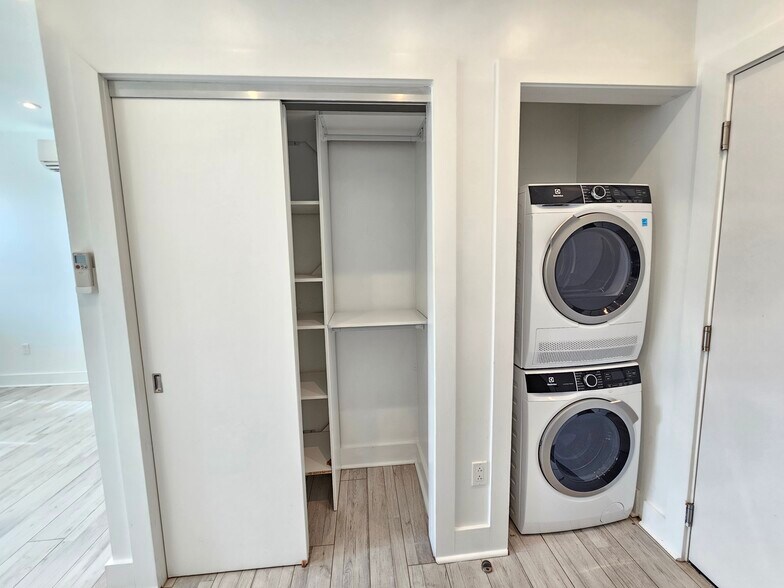 Building Photo - 1169 Hope St