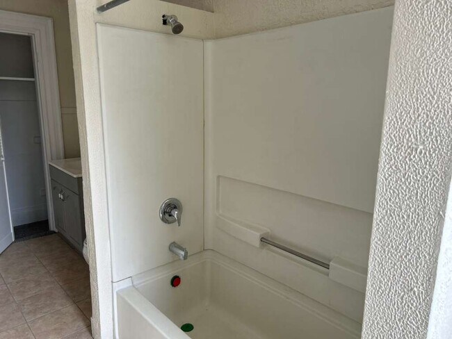 Building Photo - 108 Stamm Ave