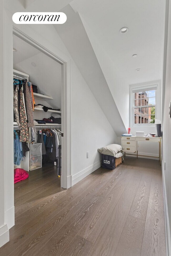 Building Photo - 96 Barrow St