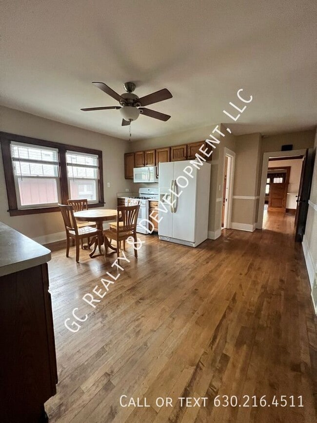 Building Photo - 337 S Maple St