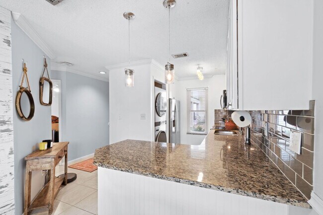 Building Photo - 300 Gulf Shore Dr