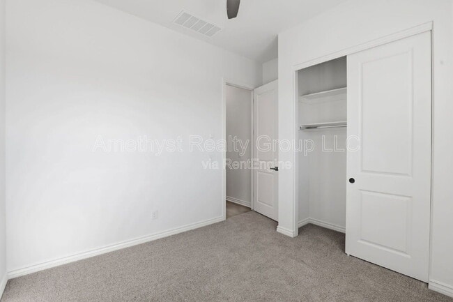 Building Photo - 15660 W Pershing St