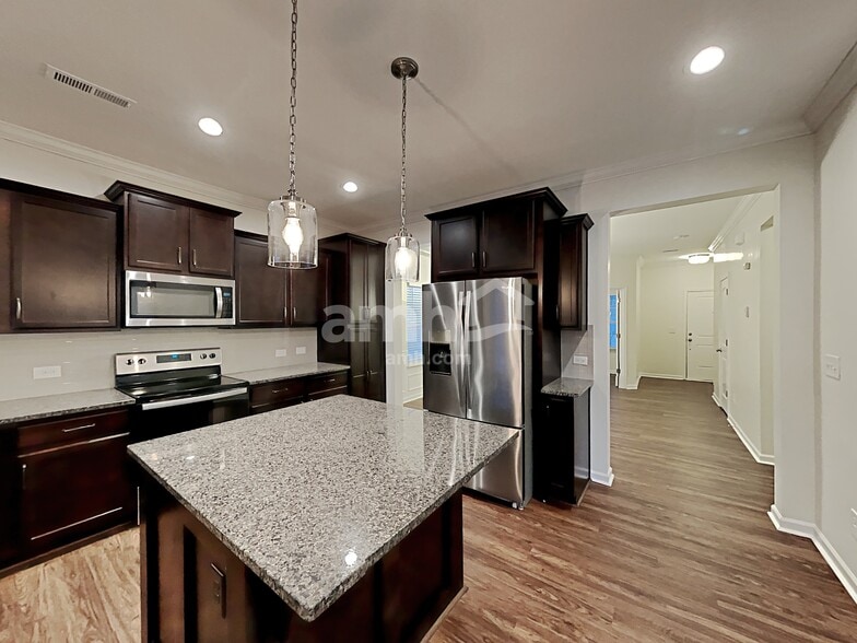 Building Photo - 500 Horseman Park Pl