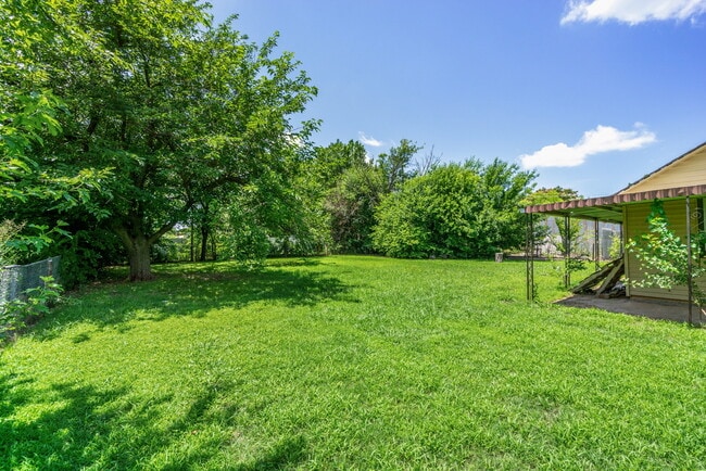 Building Photo - 220 NE 3rd St