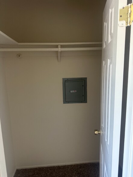 Building Photo - 552 Millar Ave