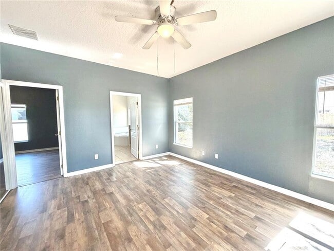 Building Photo - 1044 Longville Cir