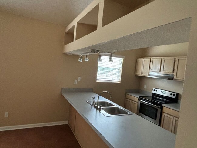 Building Photo - Charming 3/2 Home with Pet-Friendly Yard &...