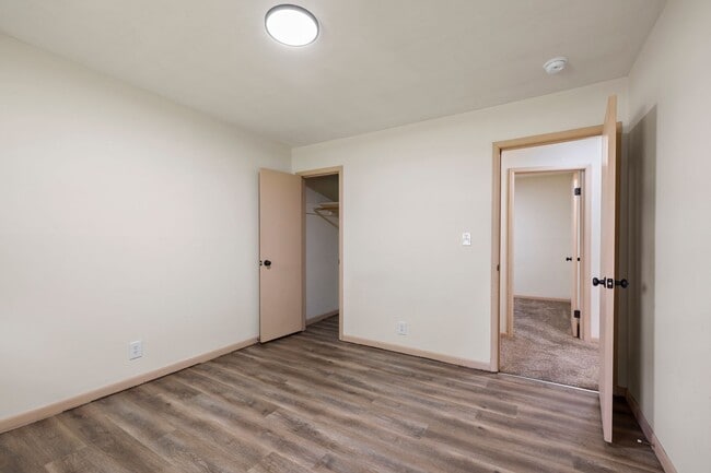 Building Photo - S0282-MF2