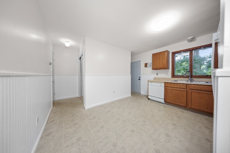 Building Photo - 146 Macarthur Dr