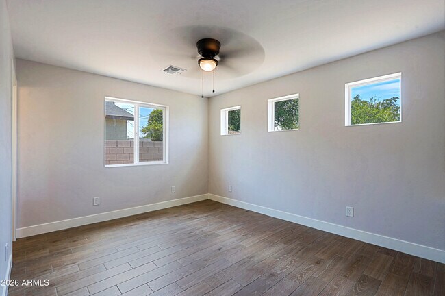 Building Photo - 454 S Pioneer