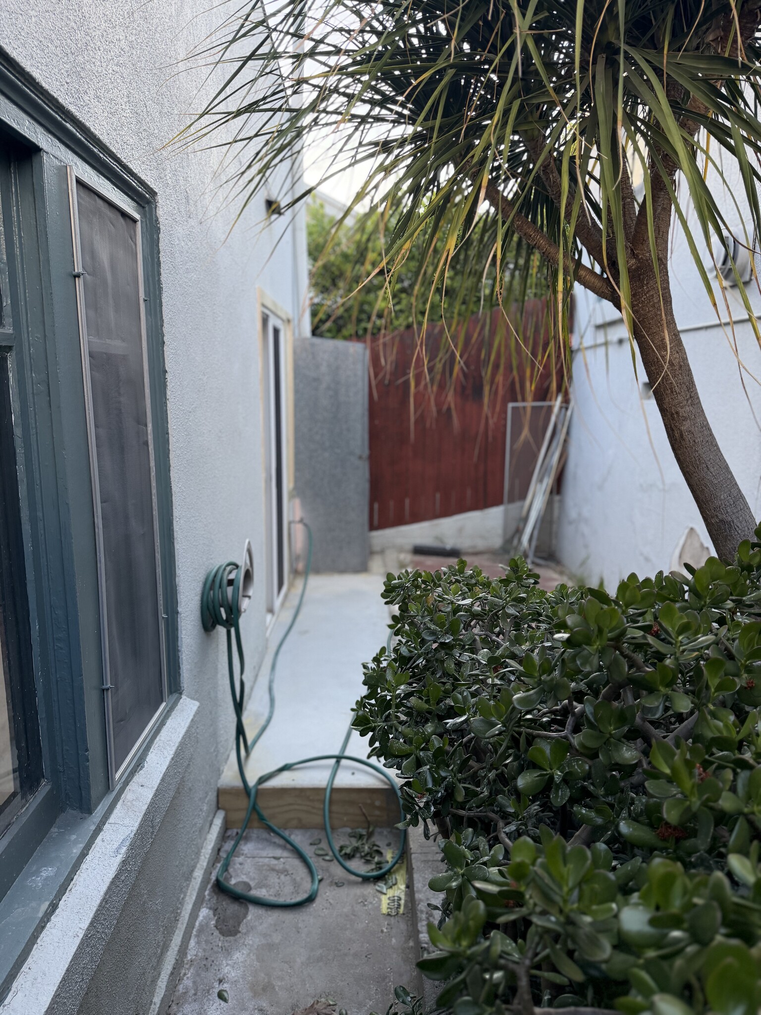 Building Photo - 2113 1/2 Aaron St