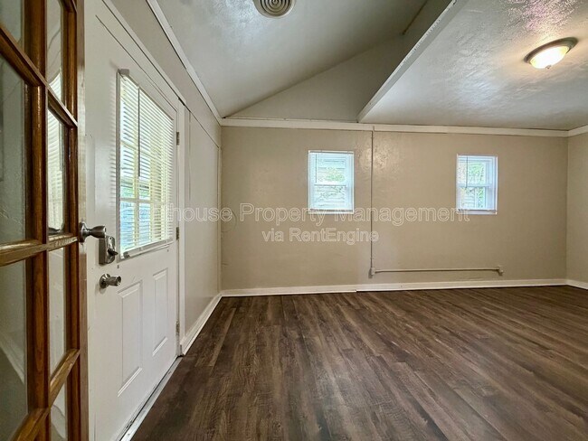 Building Photo - 2449 Hillside Dr NW