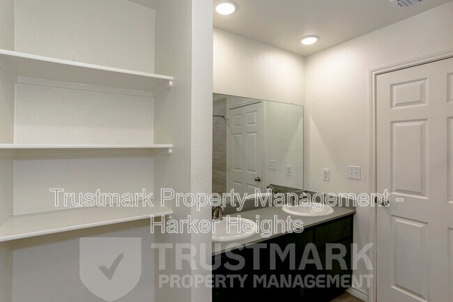 Building Photo - 2329 Alterman Dr