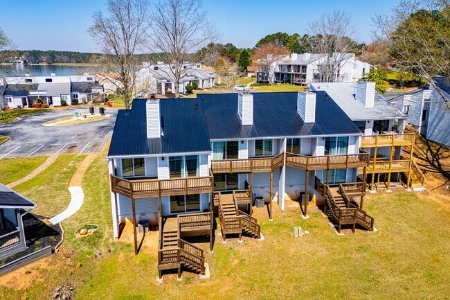 Building Photo - Lakefront Living at Fairfield Plantation