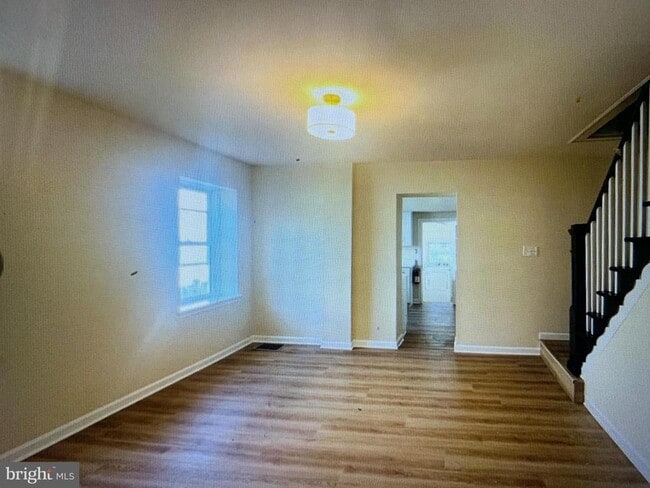 Building Photo - 617 3rd St