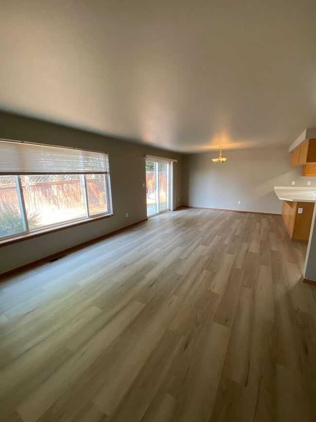 Building Photo - Plum110 (CWP)