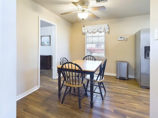 Building Photo - 2814 Balmorhea Ave