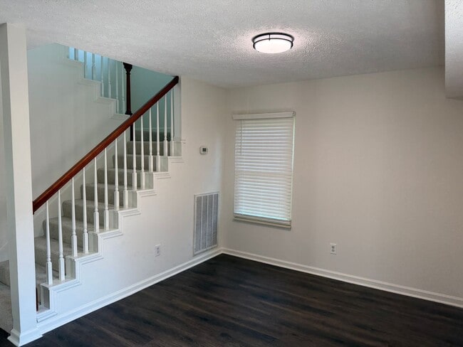Building Photo - 106 Meridian Ct
