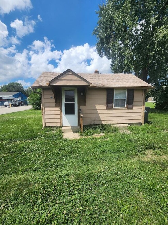 Building Photo - Studio Apartment on S Brookville Rd & S Arlington Ave - SECTION 8 WELCOME- COMING SOON!