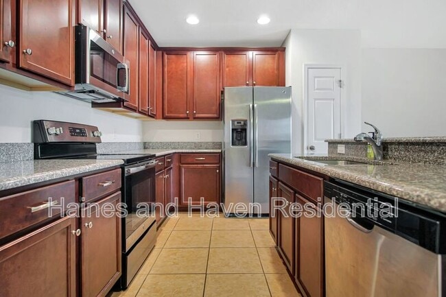 Building Photo - 164 Primrose Dr