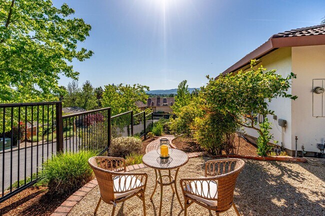 Building Photo - 4 Bedrooms, 3 Bathrooms, Cul-de-sac Location Near Silverado Country Club, Napa