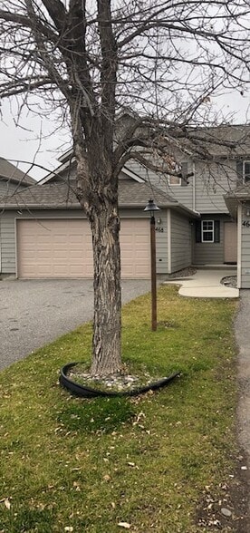 Entrance and 2 car garage - 468 W Shore Dr