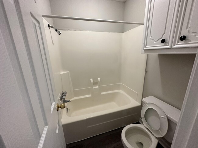 Building Photo - 108 Briarmeade Dr